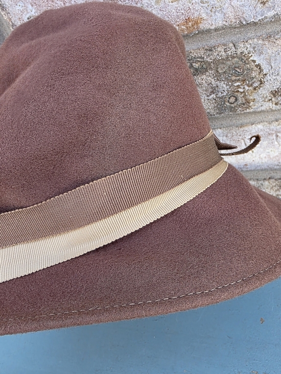 Vintage 60s Glamour Felts Brown Cloche Hat